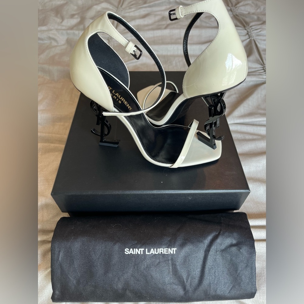 Saint Laurent Opyum sandal heels in colors off-white and black
